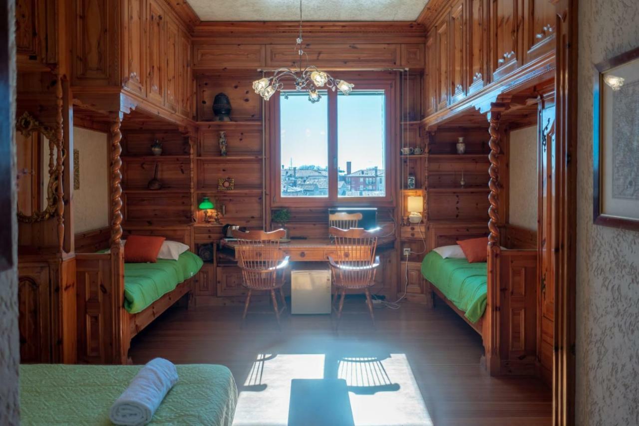 Rousseau'S Apartment Венеция Номер фото